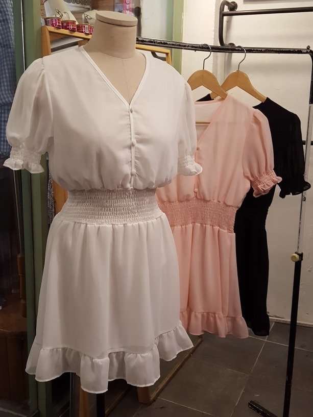 퓨어 무지 프릴 허리스모크 콩단추 반팔 미니 원피스