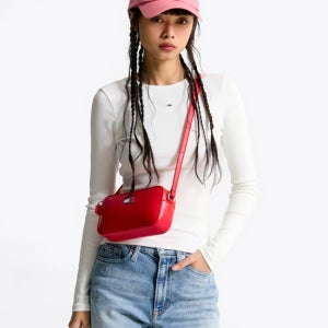 TOMMY JEANS 슬림 에센셜 립 티셔츠 T32F0TTO03SWT1YBL