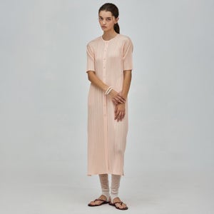 [와이오와이][택가166,000원]라운드 버튼 트임 플리츠 롱 원피스_2colors