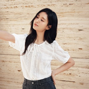 셀렙샵에디션 26SS NEW 아일렛 자수 블라우스 3종(화이트 에디션)