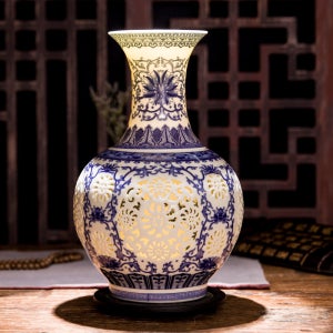Jingdezhen 중공 도자기 꽃병, 중국 파란색 및 흰색 피어싱 꽃병, 거실 장식
