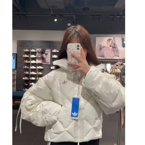 아디다스 여성 리본 퀄팅 덕다운 숏 패딩 푸퍼 자켓 화이트 KC2611