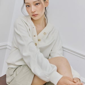 [아떼 바네사브루노 여성] [LF몰단독]아이보리 반버튼 후드 티셔츠 VLTS6D406IV