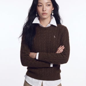 [헤지스 여성] [아이코닉] 캐시10 케이블 라운드넥 풀오버 브라운 HSSW6DC85W2