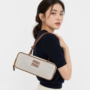 미우미우 보 캔버스 앤 레더 토트백 베이지 5BB173 ACRN F062F 스몰 및 가죽 백 브랜디 1797022 5BB173ACRNF062F 159294430