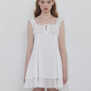 [레이디 볼륨] 레이스 플로우 미니 드레스 (IVORY) 5009432843