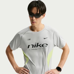 나이키 남성 드라이 핏 반팔 러닝 탑 IZ4071-097