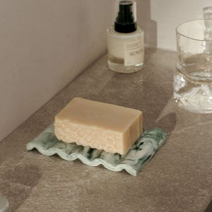 [루밍] [FERM LIVING] mist soap dish emerald off-white 미스트 솝 디쉬