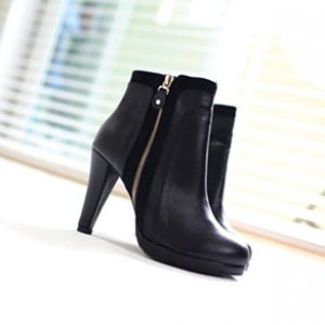 발에 착감기는 블랙지퍼의포인트 더블앵글부츠