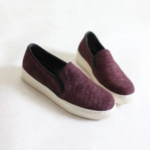 무늬가 디테일을 살려주는 슬립온