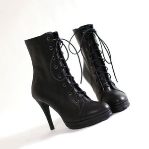 트랜디한 느낌의 디자인의 워커힐다리가얇아보여요