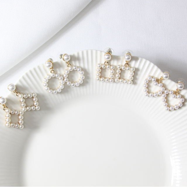 <b><p>swank Cuc Long spri race White blk flower</p></b><b><p>華やかな キュービック ロング 春 レース ホワイト ブラ フラワー ドロップ イヤリ</p></b><br /><br /><p align='center'>