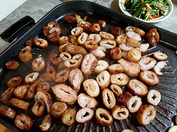 와룡막창 대구 초벌 삶은 훈연 양념 캠핑 음식 요리 돼지 구이 생돼지 냉동 참피디 업소용