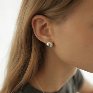 은 실버 볼 원터치 귀걸이 코디 선물