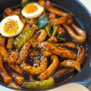 요미녀 아이가 좋아하는 단짠 안매운 짜장떡볶이 밀키트 2인분