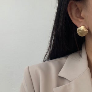 연예인 유니크 조개 귀걸이