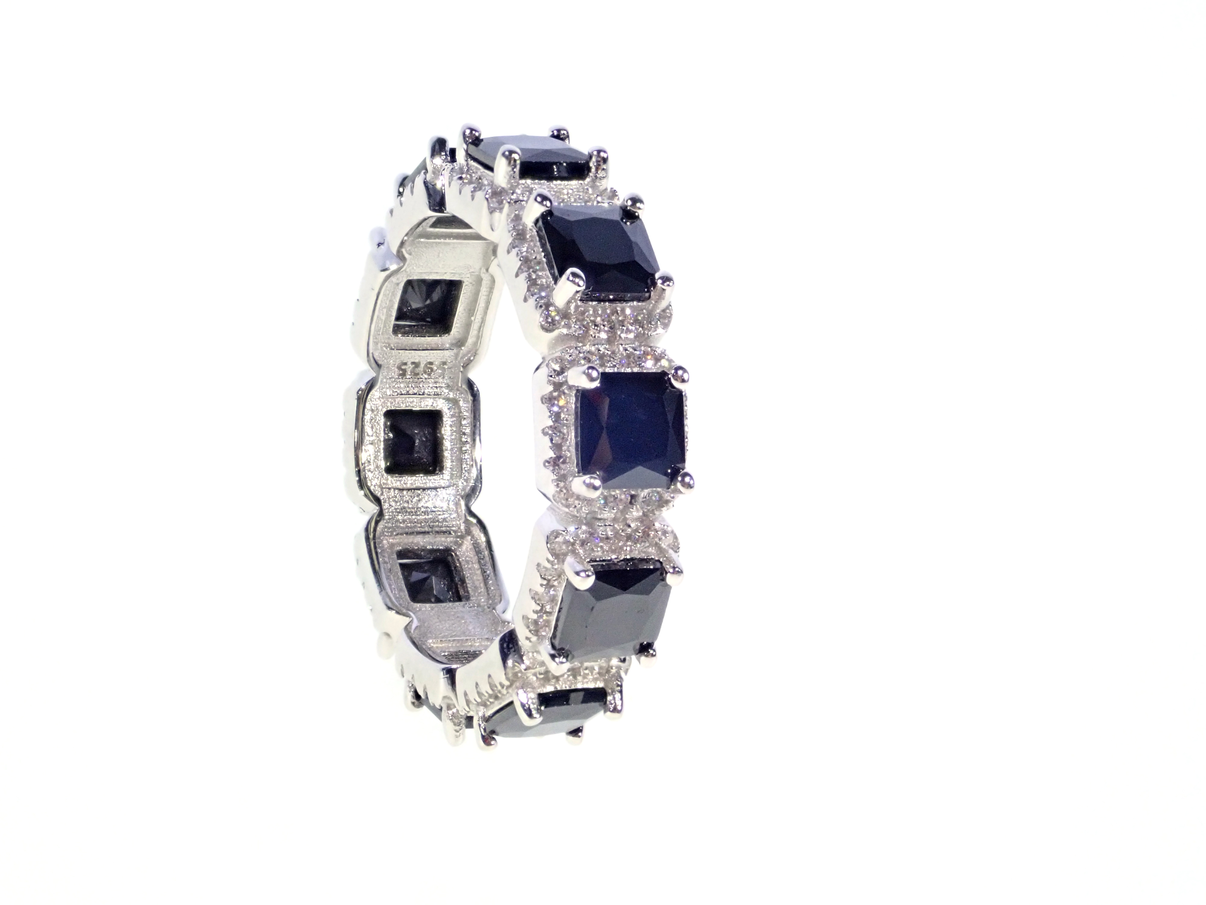 블랙핑크 지수 리사 에스파 카리나 반지 착용 - TIKOONZ ICED OUT SILVER 925 ICECUBE BLACK