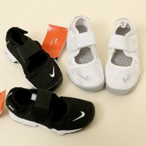 (국내매장판) 나이키 GS 우먼스 에어리프트 족발 타비슈즈