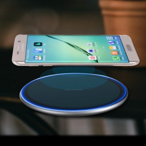 휴대폰 고속 무선충전기 Tblue-X7 아이폰 갤럭시 LG폰 10W 책상용 색상랜덤