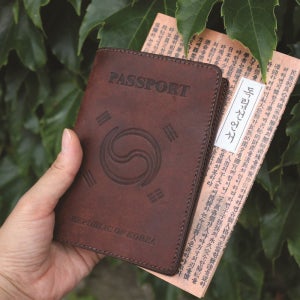 가죽 여권케이스 태극무늬 핸드메이드 베지터블 여권지갑 여행용 커플 선물