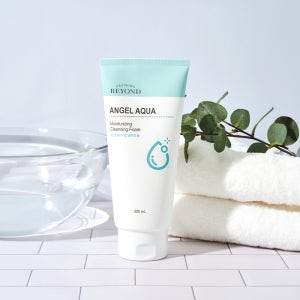 비욘드 엔젤아쿠아 모이스처 클렌징폼 300 mL