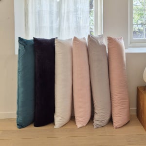 겨울 극세사카라멜 솜포함 다용도 바디필로우 대쿠션 등쿠션 롱쿠션