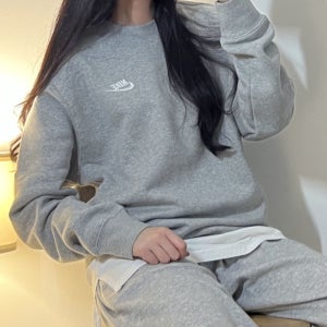 (국내매장판) 나이키 클럽 맨투맨 FN3889