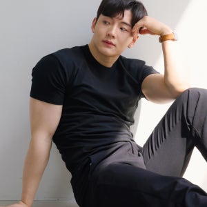 남자 머슬핏 반팔 어깨넓어보이는 무지 티셔츠