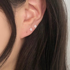 (무배/실버925) all silver 미니미니미 큐빅 플라워 귀걸이