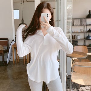 여리여리한 데일리 캐쥬얼 스타일의 버튼포인트 밑단라운딩 루즈핏 티셔츠 ts1954