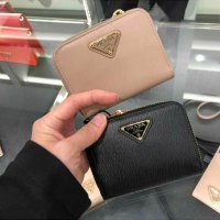 [PRADA] 프라다 지퍼 어라운드 코인 월렛 1MM268 아울렛 토미샵