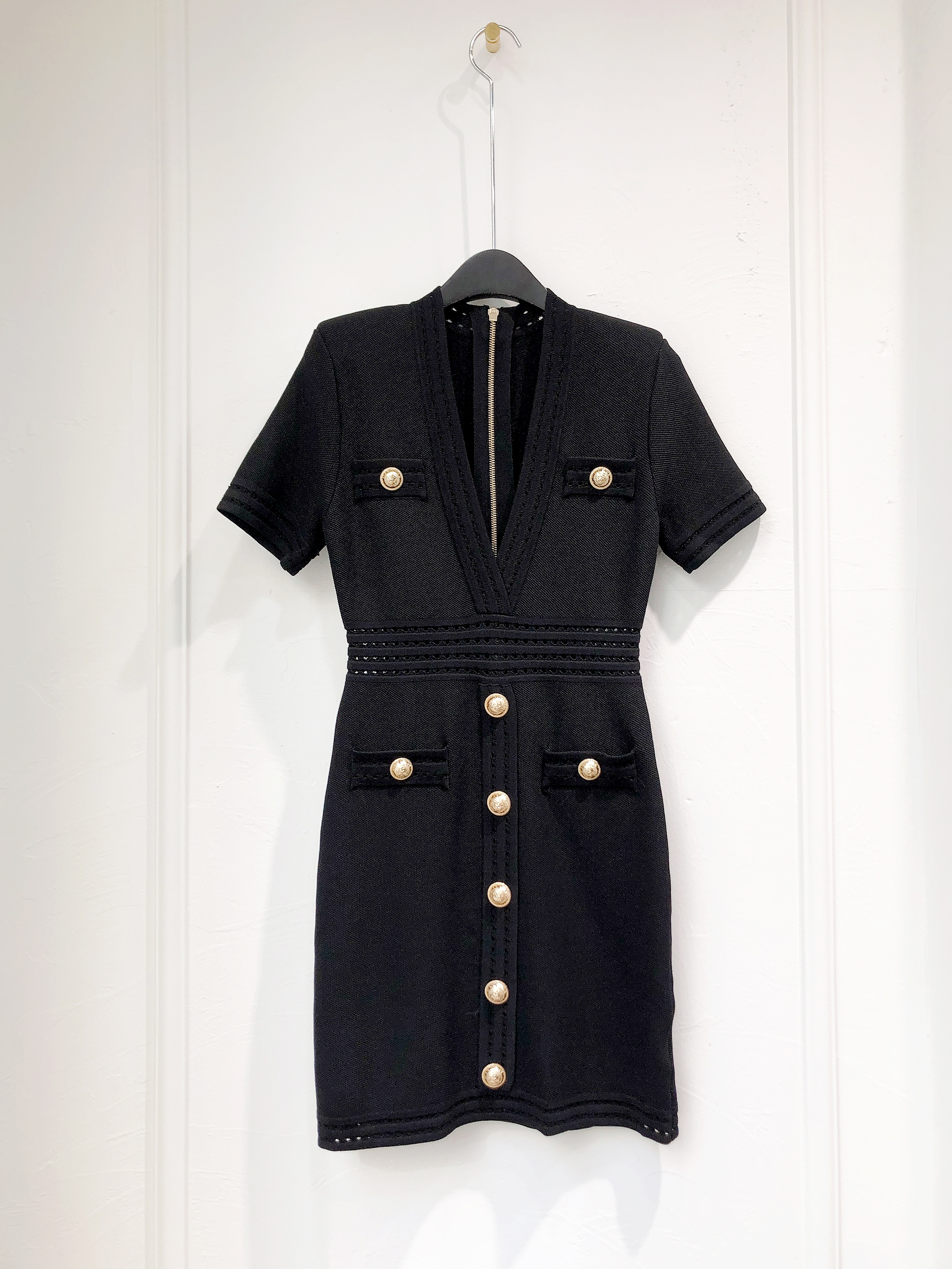 니트 골드버튼 블랙 드레스 원피스 Short knit dress with gold buttons