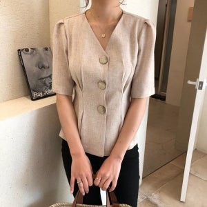 보니따스 패드자켓 마블 단추 블라우스/ 베이지 네이비/ 슬림핏 다트 브이넥 셔츠