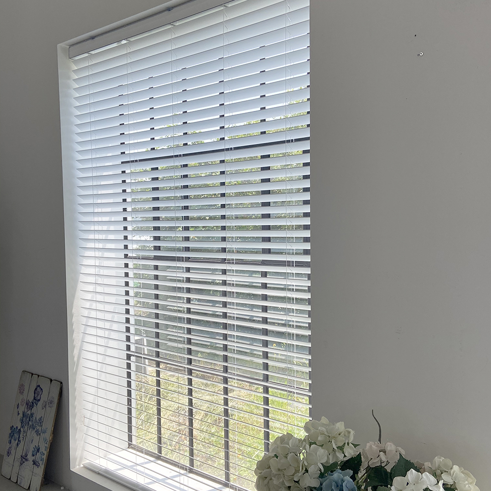 화이트 130 x 150 RGB 블라인드 거실 블라인드 우드 블라인드