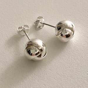 [무배] 925실버 18K 볼드 꼬임 볼 매듭 스터드 귀걸이