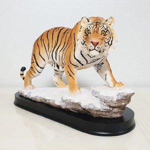 설원 호랑이 장식품 인테리어소품 용맹 권력 권위 풍수소품 개인소장용 선물