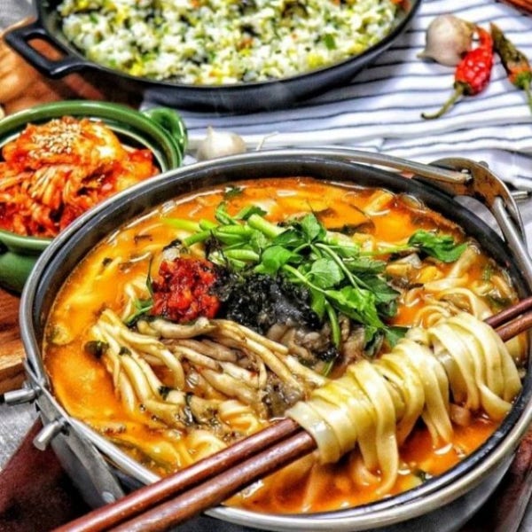 리뷰4만 공항칼국수 47년전통 원조버섯칼국수 김치 볶음밥 재료 포함 2~3인분 밀키트&캠핑요리