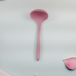 국산 냄비바닥 안긁히는 실리콘 큰국자 핑크