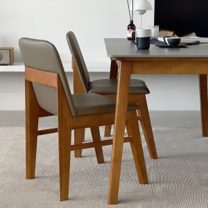 로포텐 뉴텔라 식탁의자 고무나무 원목 카페 인테리어 의자 브라운