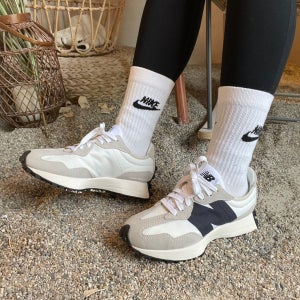 국내매장품 뉴발란스 327 화이트블랙 씨솔트 MS327FE