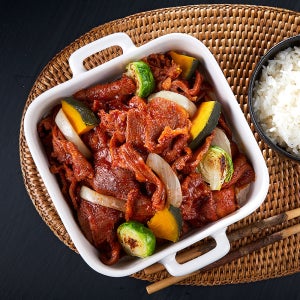 꿀맛나는세상 고추장 주물럭 10kg (냉동) 목살 앞다리 돼지고기 제육볶음 매운맛 업소용