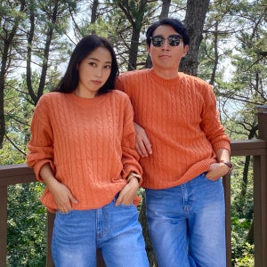 [커플룩]베이 꽈배기 커플 니트(남여공용 데일리 긴팔 니트)