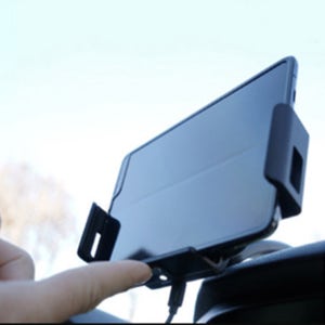 차량용 갤럭시폴드 폴드2 태블릿 휴대폰 자동차 무선 충전 겸용 거치대 고충 송풍구 휴대폰