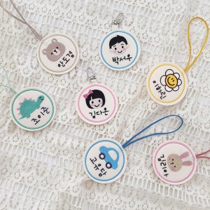 원형 네임택 이니셜 자수각인 키링 낮잠이불가방 이름표