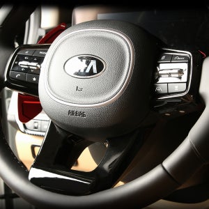 4세대 카니발 KA4 튜닝 핸들 프레임 카본 유광 블랙 차량 용품