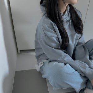 몽글 무지 크롭 후드 맨투맨