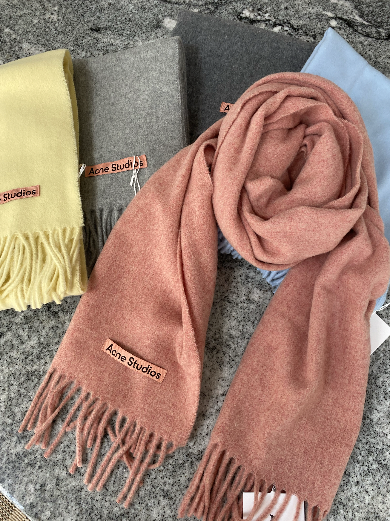 아크네 스튜디오 머플러 프린지 울 스카프 네로우 - 슬림