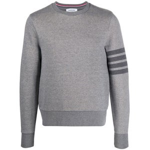 [톰브라운] MJT248A 06910 035 사선완장 토널 크루넥 맨투맨 메드그레이 남성 맨투맨 / TTA