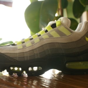 나이키 에어 맥스95 형광 네온 Nike Air Max 95 OG Black Volt Neon Grey CT1689-001