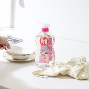 헨켈 프릴 베이킹소다 주방세제 와일드베리향 용기 700ml X3